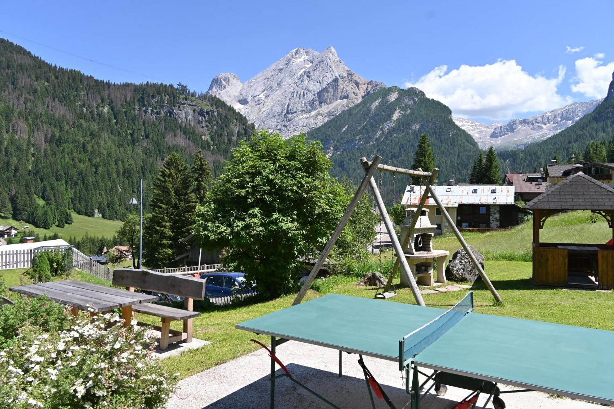 Albergo Majorka Canazei Exterior photo