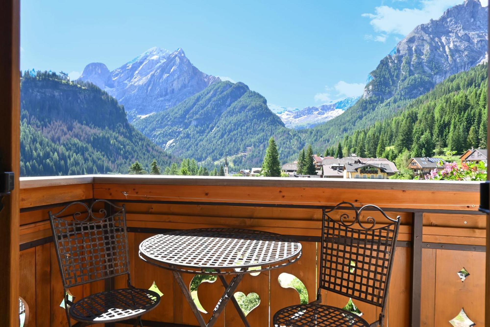 Albergo Majorka Canazei Exterior photo